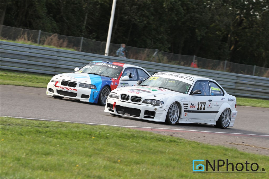 Lars Bilgaard Ebbesen (177) havde en rigtig hurtig weekend i sin nyindkøbte BMW M3. Her ses han i kamp med Mick Søgaard (367).
(Foto: CNPhoto.dk)